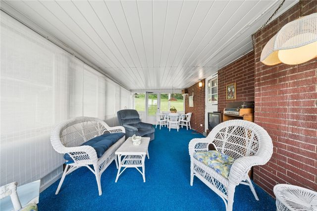 648 Birch St, Jeannette, PA 15644