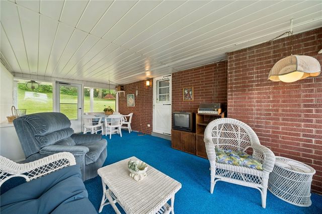 648 Birch St, Jeannette, PA 15644