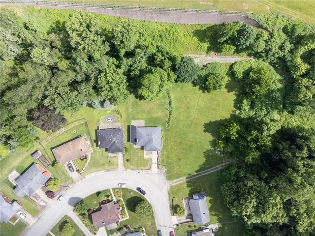 648 Birch St, Jeannette, PA 15644