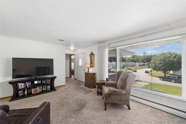 648 Birch St, Jeannette, PA 15644