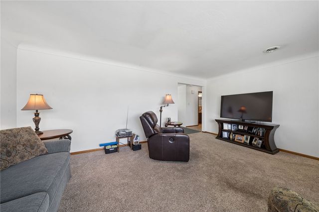 648 Birch St, Jeannette, PA 15644