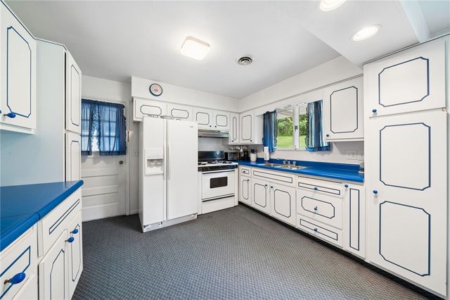 648 Birch St, Jeannette, PA 15644
