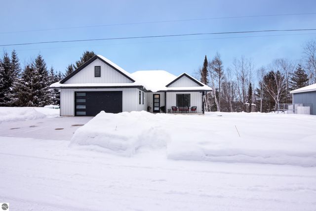 3681 Riverview Road, Manton, MI 49663