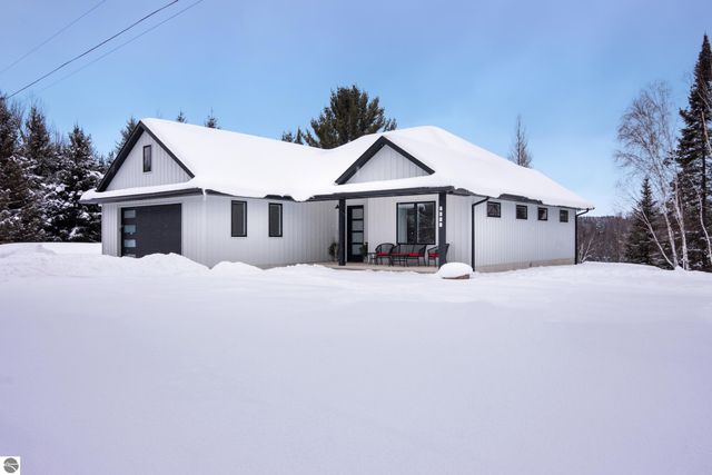 3681 Riverview Road, Manton, MI 49663