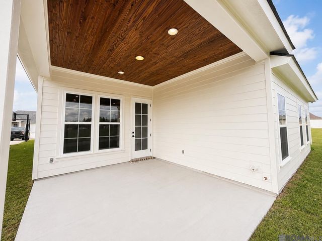 36177 Belle Parc Ave, Geismar, LA 70734