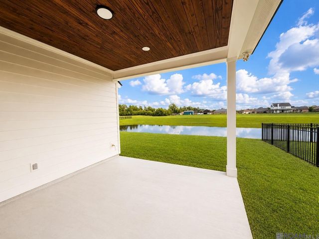 36177 Belle Parc Ave, Geismar, LA 70734