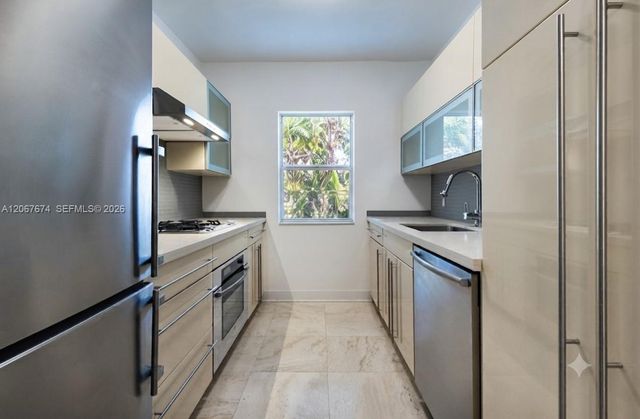 945 10th Street 3, Miami Beach, FL 33139