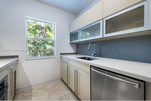 945 10th Street 3, Miami Beach, FL 33139