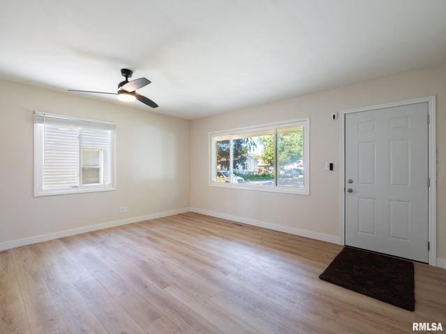 209 CAPRI Street, Pekin, IL 61554