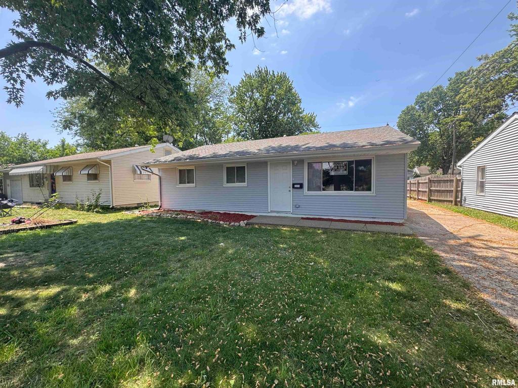 209 CAPRI Street, Pekin, IL 61554