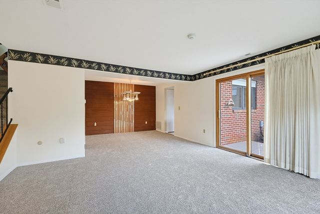 52 Rosewood Dr 52, Stoughton, MA 02072