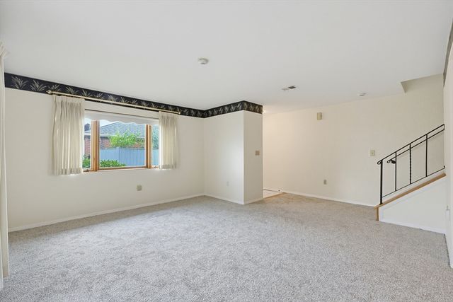 52 Rosewood Dr 52, Stoughton, MA 02072