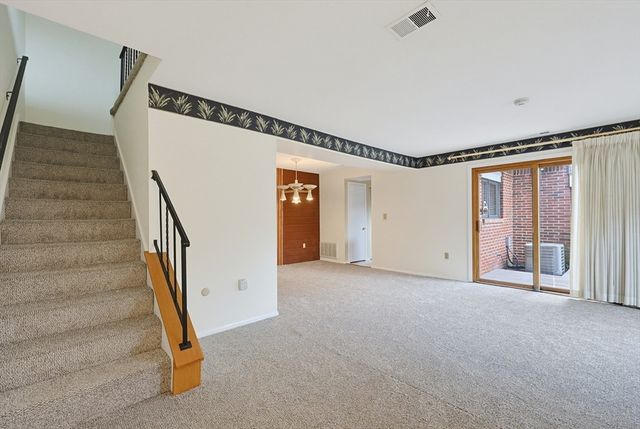 52 Rosewood Dr 52, Stoughton, MA 02072