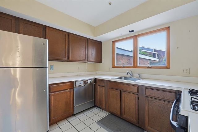 52 Rosewood Dr 52, Stoughton, MA 02072