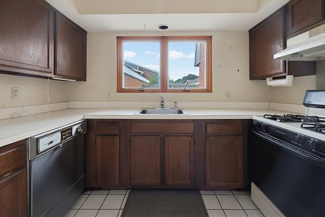 52 Rosewood Dr 52, Stoughton, MA 02072