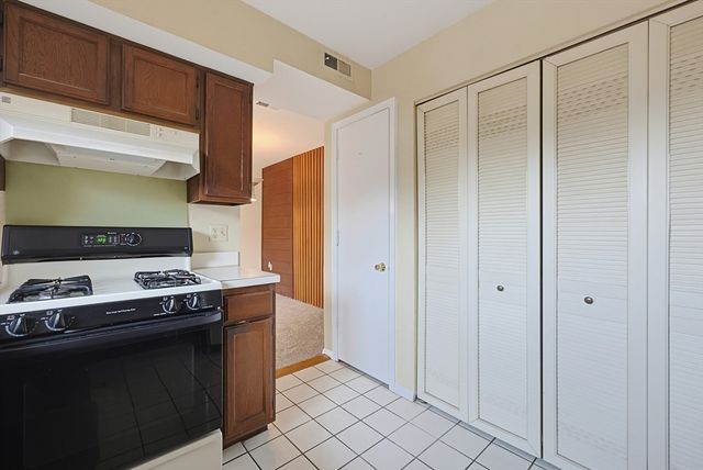 52 Rosewood Dr 52, Stoughton, MA 02072