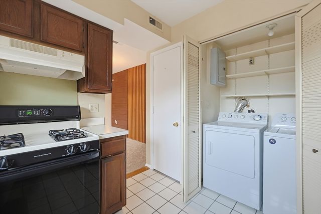 52 Rosewood Dr 52, Stoughton, MA 02072