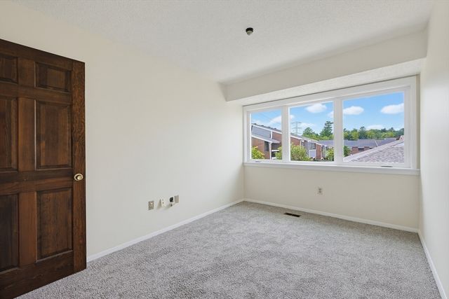 52 Rosewood Dr 52, Stoughton, MA 02072