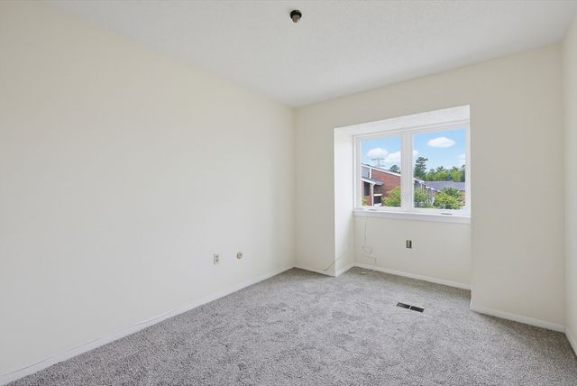52 Rosewood Dr 52, Stoughton, MA 02072
