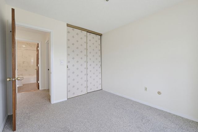 52 Rosewood Dr 52, Stoughton, MA 02072