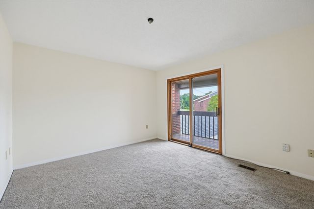 52 Rosewood Dr 52, Stoughton, MA 02072