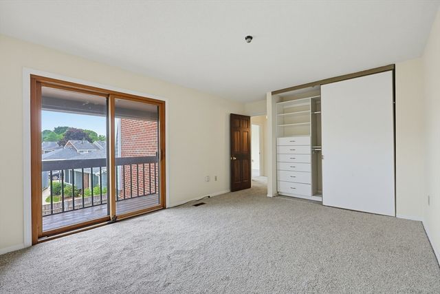 52 Rosewood Dr 52, Stoughton, MA 02072