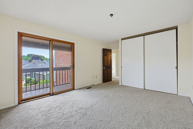 52 Rosewood Dr 52, Stoughton, MA 02072