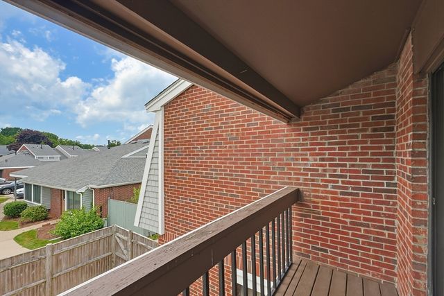 52 Rosewood Dr 52, Stoughton, MA 02072