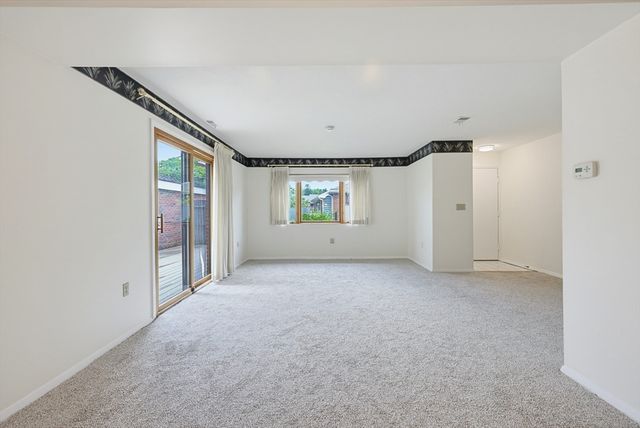 52 Rosewood Dr 52, Stoughton, MA 02072