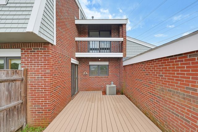 52 Rosewood Dr 52, Stoughton, MA 02072