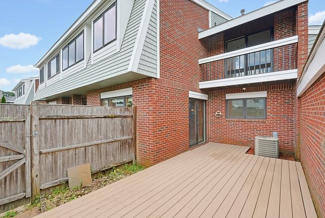 52 Rosewood Dr 52, Stoughton, MA 02072