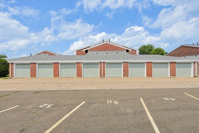 52 Rosewood Dr 52, Stoughton, MA 02072
