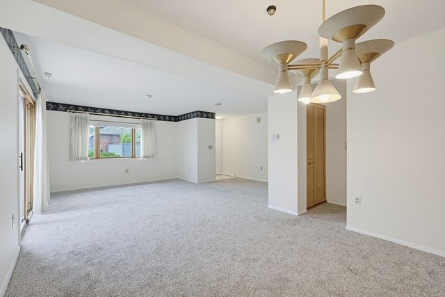 52 Rosewood Dr 52, Stoughton, MA 02072