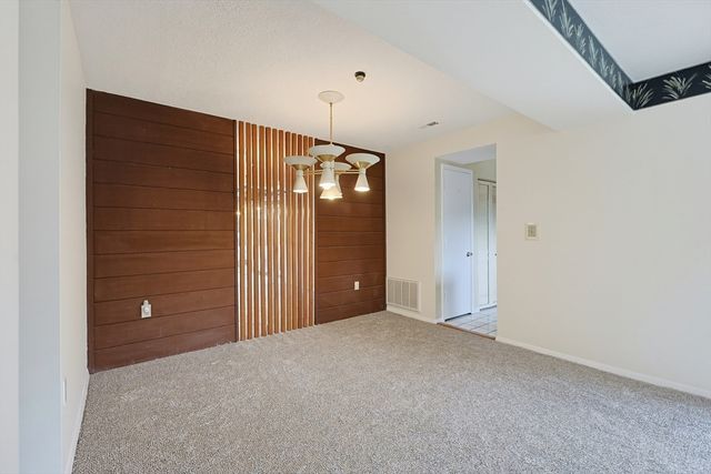 52 Rosewood Dr 52, Stoughton, MA 02072