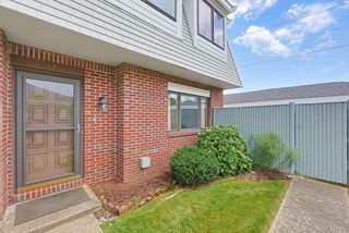52 Rosewood Dr 52, Stoughton, MA 02072