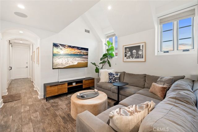61 The Colonnade, Long Beach, CA 90803