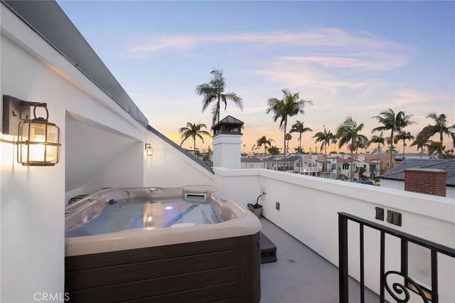 61 The Colonnade, Long Beach, CA 90803