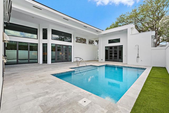108 Waters Edge Drive, Jupiter, FL 33477