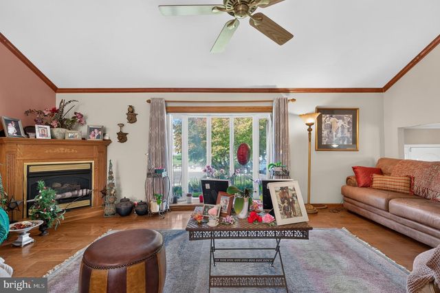 1127 HOWER LN, Philadelphia, PA 19115