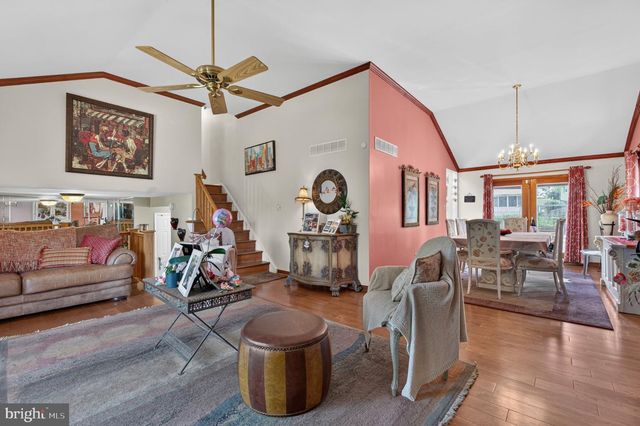 1127 HOWER LN, Philadelphia, PA 19115