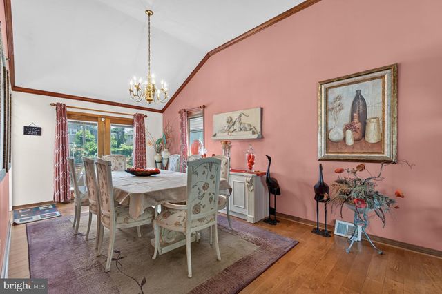 1127 HOWER LN, Philadelphia, PA 19115