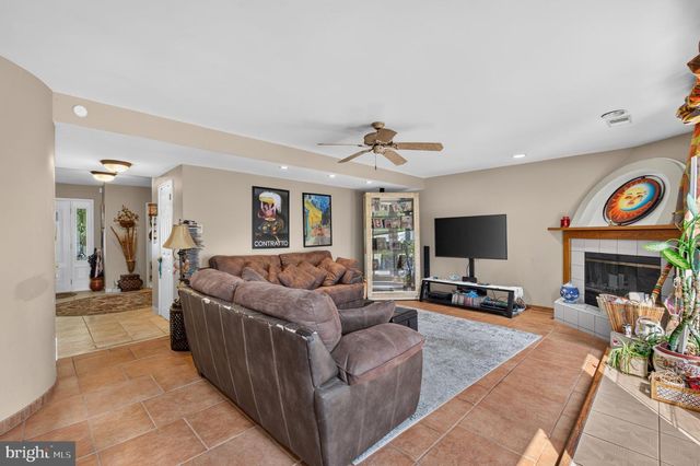 1127 HOWER LN, Philadelphia, PA 19115