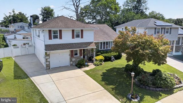 1127 HOWER LN, Philadelphia, PA 19115
