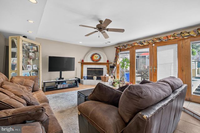 1127 HOWER LN, Philadelphia, PA 19115