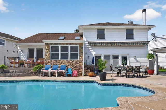 1127 HOWER LN, Philadelphia, PA 19115