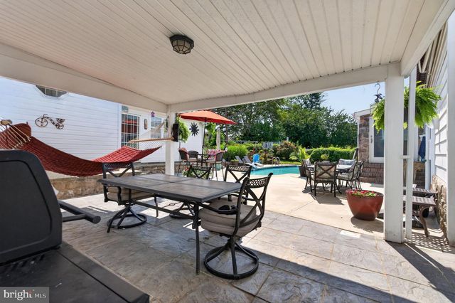 1127 HOWER LN, Philadelphia, PA 19115
