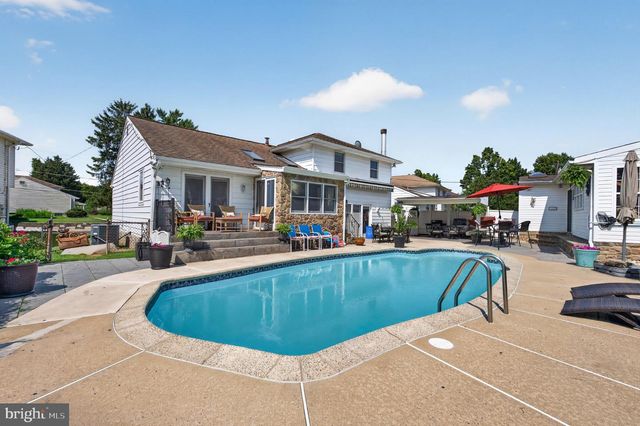 1127 HOWER LN, Philadelphia, PA 19115