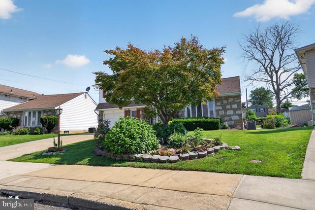 1127 HOWER LN, Philadelphia, PA 19115