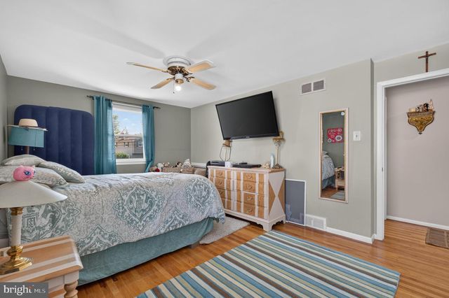 1127 HOWER LN, Philadelphia, PA 19115
