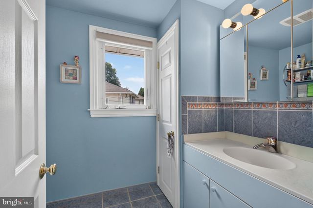 1127 HOWER LN, Philadelphia, PA 19115